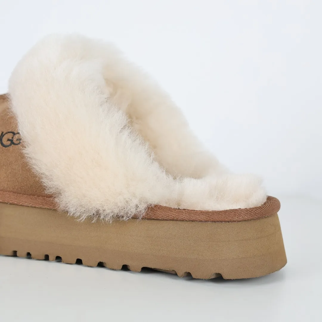 Pick up locally 💰520 Core recommendation with good price In recent years, uug has launched a series of styles, which are partially geared towards the preferences of young consumers and have also moved to the forefront of fashion trends. Shoe body material: water-repellent coated suede upper, 17mm UGGPURE™ implanted wool insole, lightweight non-slip and comfortable rubber outsole, with brand LOGO and trademark, with full packaging Size: 35 36 37 38 39 40